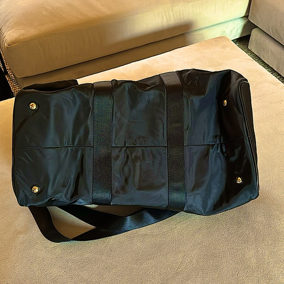 Michael Kors Black Weekender Overnight Bag w Gold Hardware, Great Condition - Picture 2 of 5